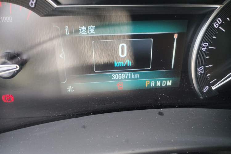Used Buick GL8 2017 ES 28T Luxury Model China V Standard Odometer Close Up