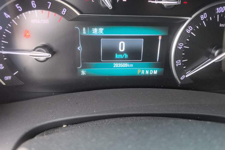 Used Buick GL8 2017 ES 28T Luxury Model China V Standard Odometer Close Up