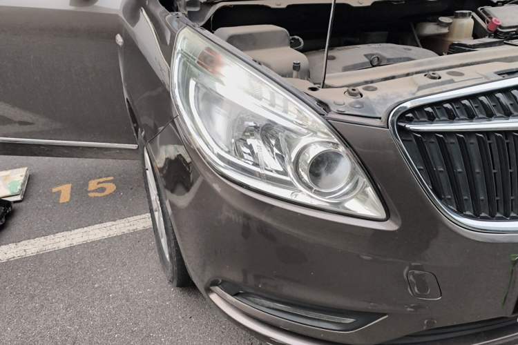 Used Buick GL8 2017 25S Luxury Version China V Standard Right Front Headlight