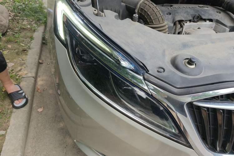 Used Buick GL8 2017 ES 28T Luxury Model China V Standard Right Front Headlight
