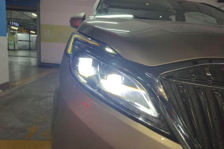 Used Buick GL8 2017 ES 28T Flagship Model China V Standard Right Front Headlight