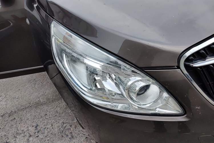 Used Buick GL8 2017 25S Luxury Version China V Standard Right Front Headlight