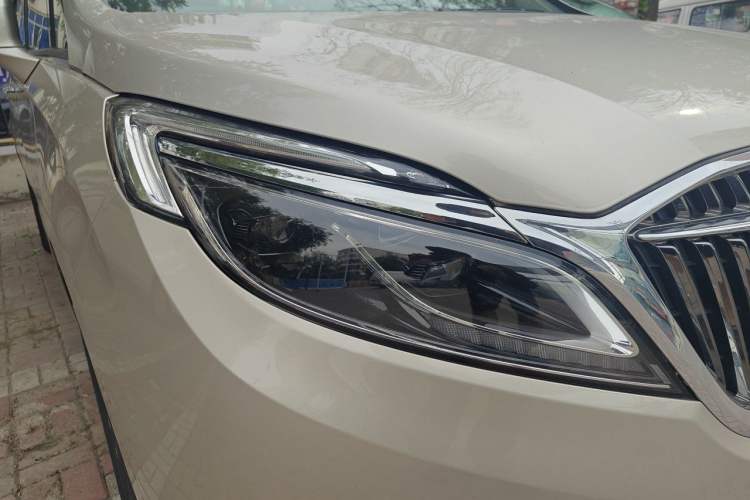 Used Buick GL8 2017 ES 28T Luxury Model China V Standard Right Front Headlight