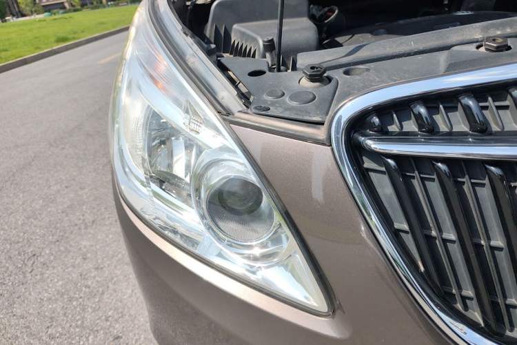 Used Buick GL8 2017 25S Prestige Version China V Standard Right Front Headlight