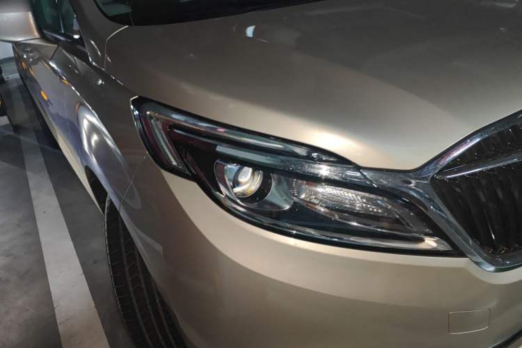 Used Buick GL8 2017 ES 28T Comfort Model China V Standard Right Front Headlight