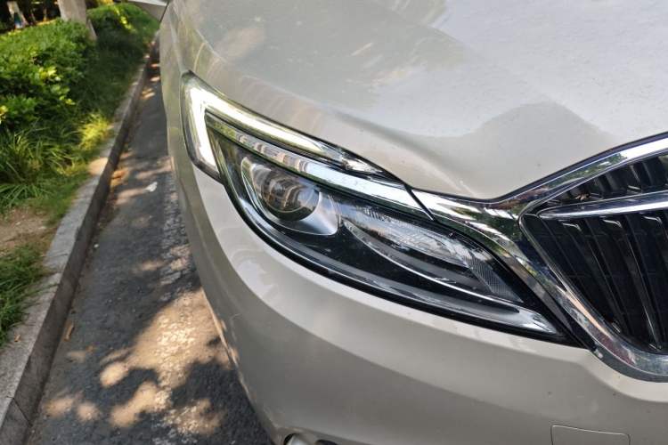 Used Buick GL8 2017 ES 28T Comfort Model China V Standard Right Front Headlight