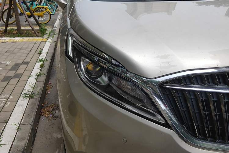 Used Buick GL8 2017 ES 28T Comfort Model China V Standard Right Front Headlight