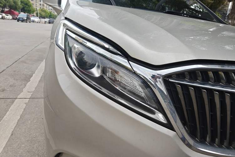 Used Buick GL8 2017 ES 28T Comfort Model China V Standard Right Front Headlight