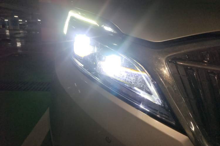 Used Buick GL8 2017 ES 28T Flagship Model China V Standard Right Front Headlight