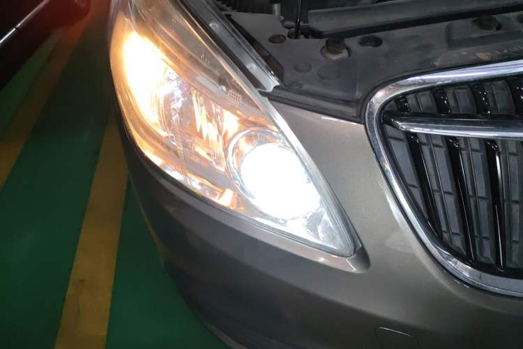 Used Buick GL8 2017 25S Prestige Version China V Standard Right Front Headlight