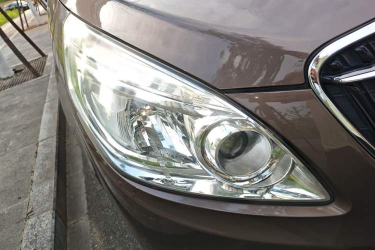 Used Buick GL8 2017 25S Prestige Version China V Standard Right Front Headlight
