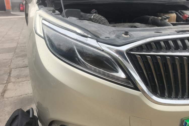 Used Buick GL8 2017 ES 28T Luxury Model China V Standard Right Front Headlight