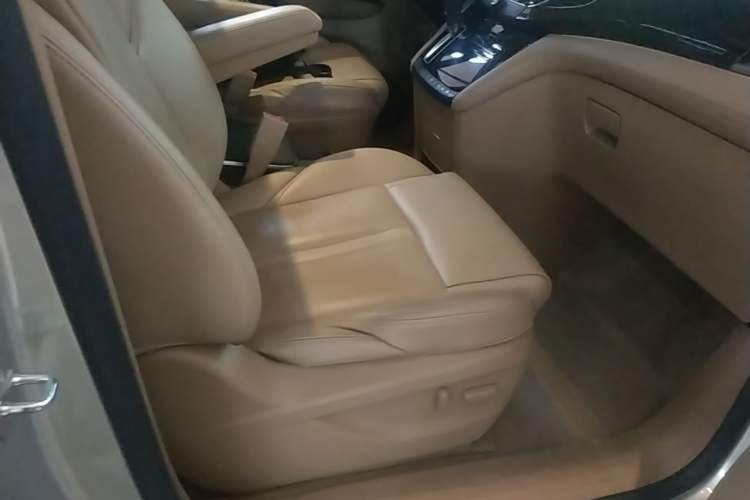 Used Buick GL8 2017 ES 28T Luxury Model China V Standard Right Front Seat