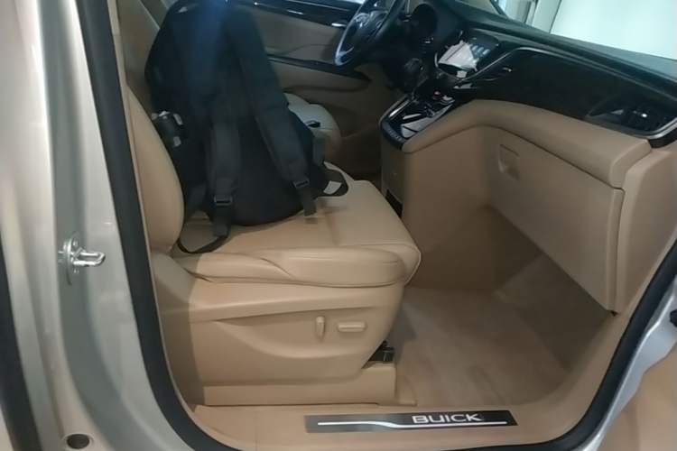 Used Buick GL8 2017 ES 28T Flagship Model China V Standard Right Front Seat