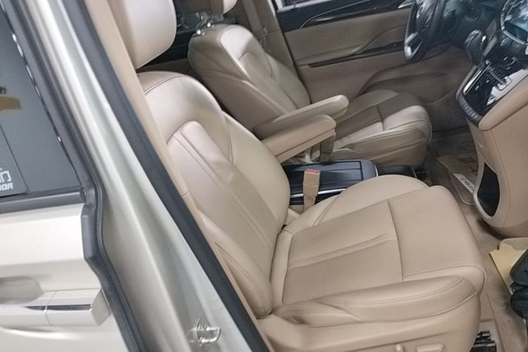 Used Buick GL8 2017 ES 28T Luxury Model China V Standard Right Front Seat