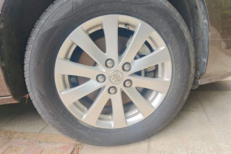 Used Buick GL8 2017 25S Luxury Version China V Standard Right Front Wheel Hub
