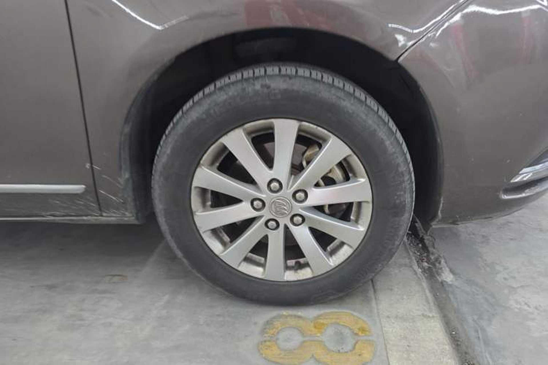 Used Buick GL8 2017 25S Luxury Version China V Standard Right Front Wheel Hub