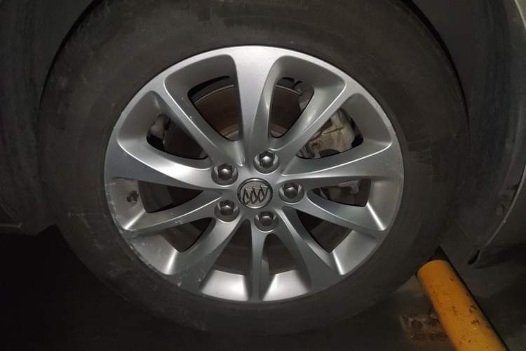 Used Buick GL8 2017 ES 28T Premium Version China V Standard Right Front Wheel Hub