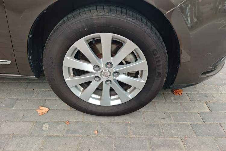 Used Buick GL8 2017 25S Luxury Version China V Standard Right Front Wheel Hub