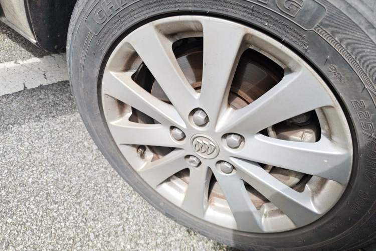 Used Buick GL8 2017 25S Luxury Version China V Standard Right Front Wheel Hub