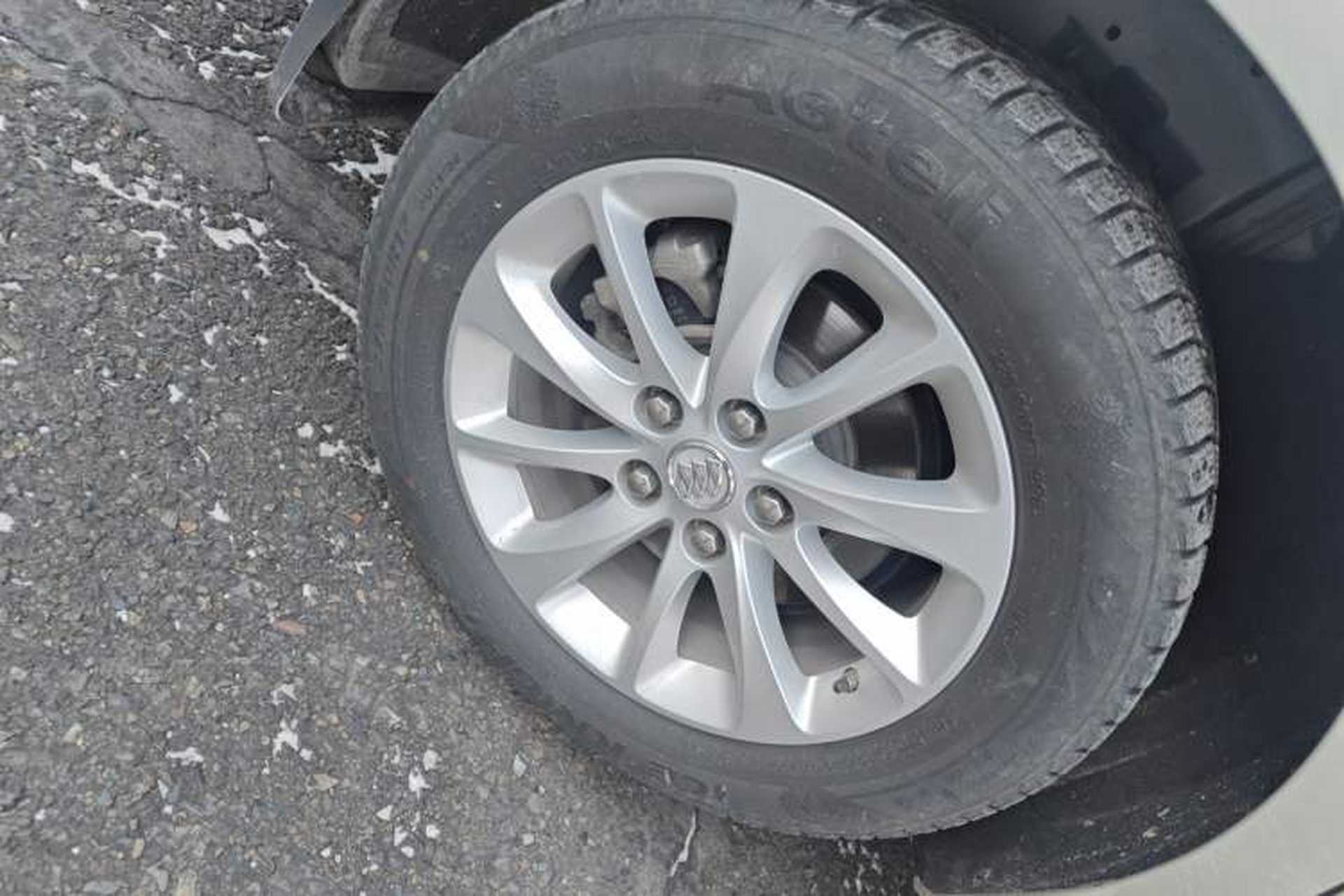 Used Buick GL8 2017 ES 28T Comfort Model China V Standard Right Front Wheel Hub