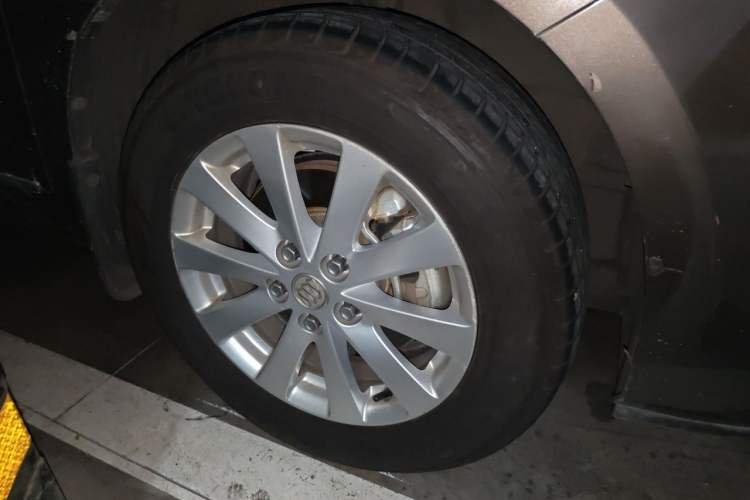 Used Buick GL8 2017 25S Luxury Version China V Standard Right Front Wheel Hub