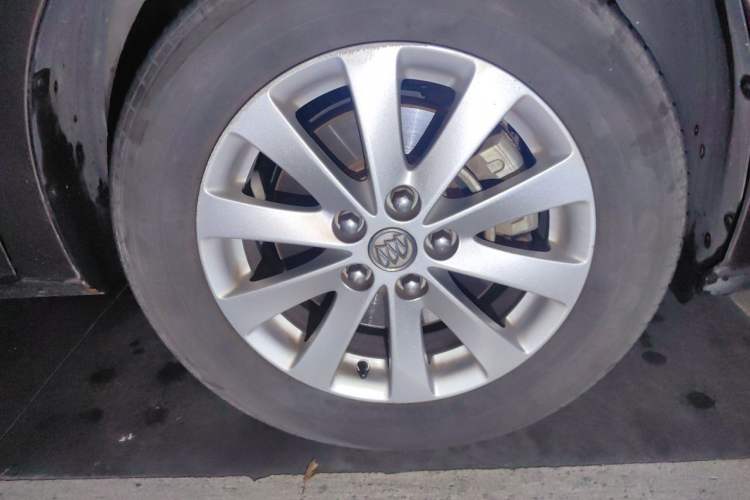 Used Buick GL8 2017 25S Comfort Version China V Standard Right Front Wheel Hub