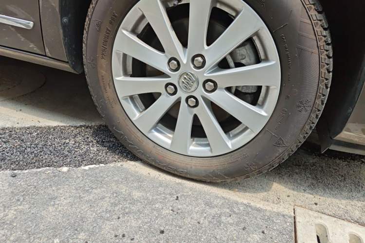 Used Buick GL8 2017 25S Luxury Version China V Standard Right Front Wheel Hub