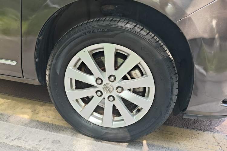 Used Buick GL8 2017 25S Luxury Version China V Standard Right Front Wheel Hub