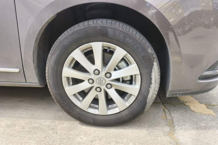 Used Buick GL8 2017 25S Luxury Version China V Standard Right Front Wheel Hub