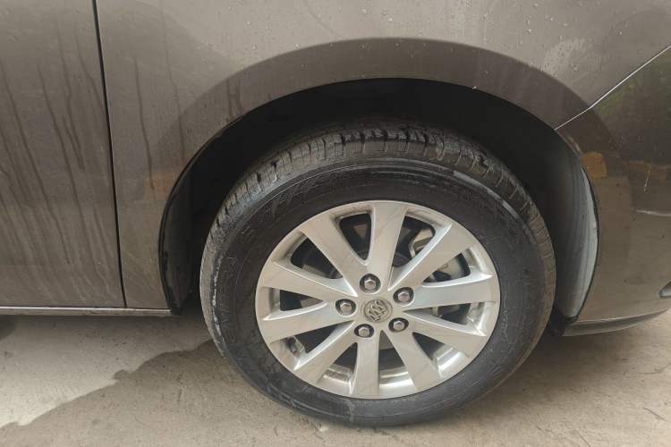 Used Buick GL8 2017 25S Comfort Version China V Standard Right Front Wheel Hub