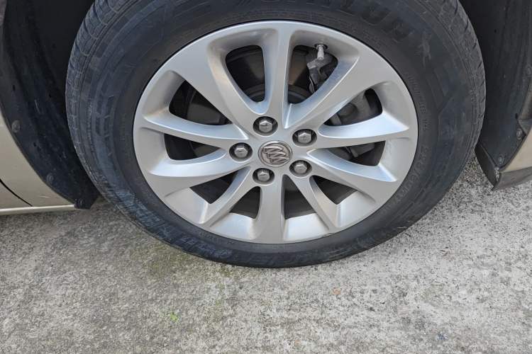 Used Buick GL8 2017 ES 28T Comfort Model China V Standard Right Front Wheel Hub
