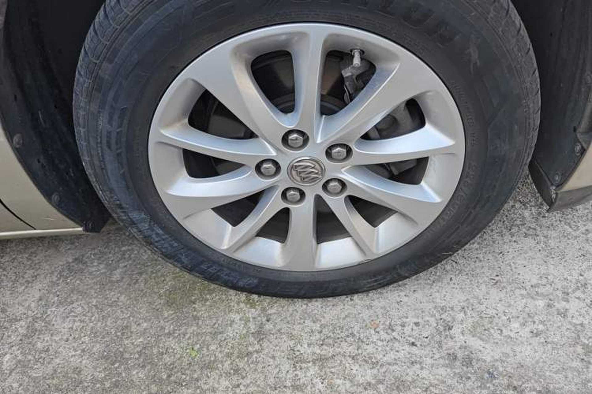 Used Buick GL8 2017 ES 28T Comfort Model China V Standard Right Front Wheel Hub