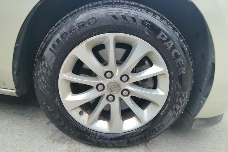 Used Buick GL8 2017 ES 28T Premium Version China V Standard Right Front Wheel Hub