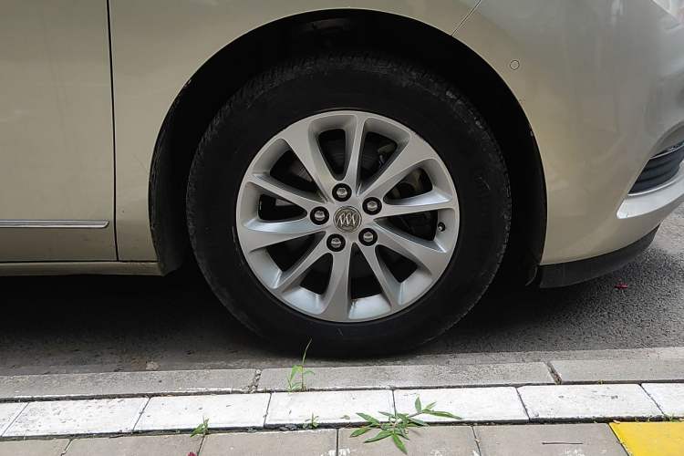 Used Buick GL8 2017 ES 28T Comfort Model China V Standard Right Front Wheel Hub