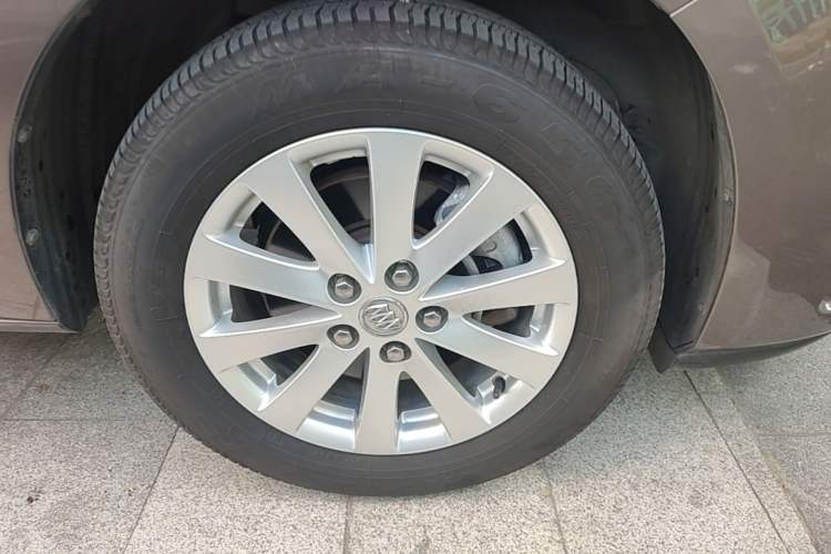 Used Buick GL8 2017 25S Prestige Version China V Standard Right Front Wheel Hub