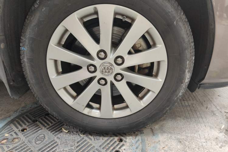 Used Buick GL8 2017 25S Luxury Version China V Standard Right Front Wheel Hub