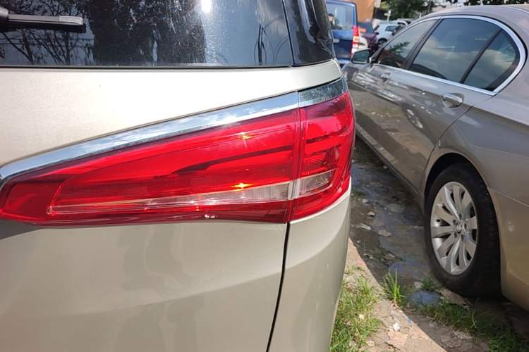 Used Buick GL8 2017 ES 28T Comfort Model China V Standard Right Rear Taillight
