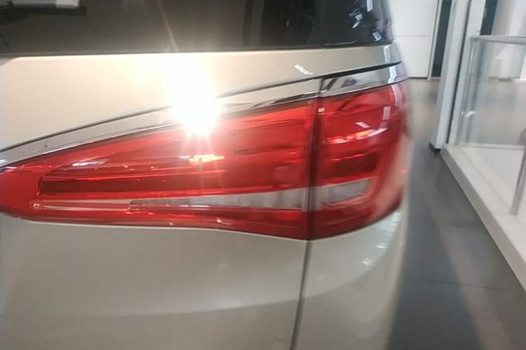 Used Buick GL8 2017 ES 28T Luxury Model China V Standard Right Rear Taillight