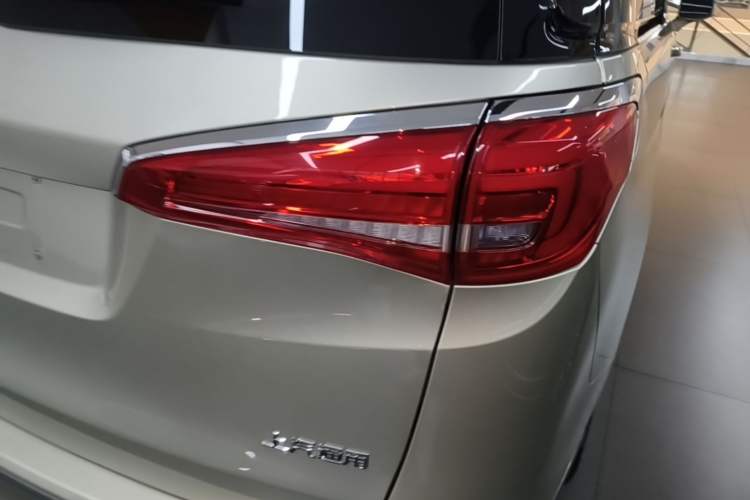 Used Buick GL8 2017 ES 28T Luxury Model China V Standard Right Rear Taillight