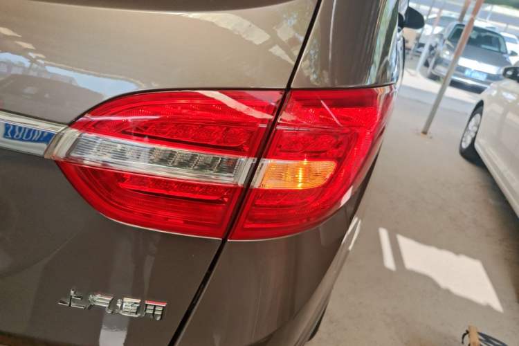 Used Buick GL8 2017 25S Comfort Version China V Standard Right Rear Taillight