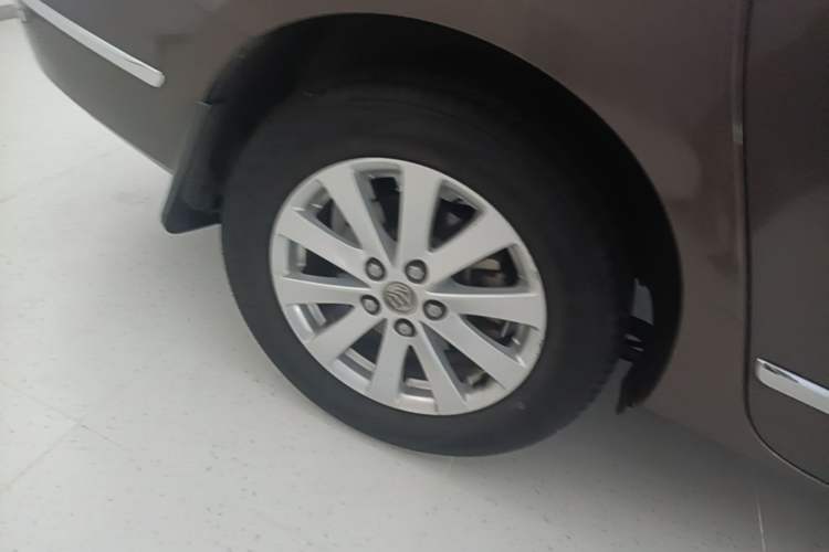 Used Buick GL8 2017 25S Prestige Version China V Standard Right Rear Wheel Hub