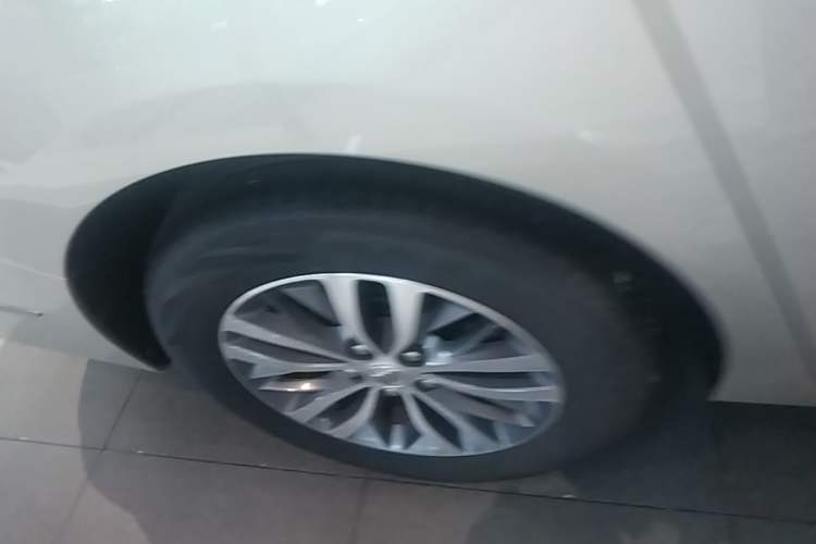 Used Buick GL8 2017 ES 28T Luxury Model China V Standard Right Rear Wheel Hub