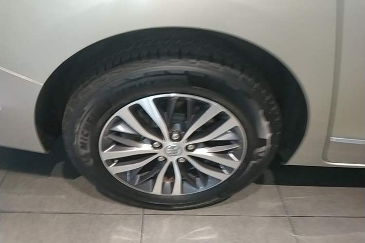 Used Buick GL8 2017 ES 28T Flagship Model China V Standard Right Rear Wheel Hub
