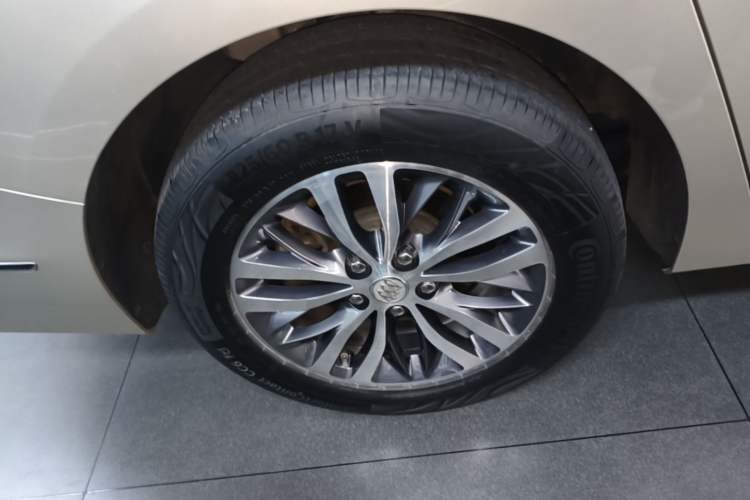 Used Buick GL8 2017 ES 28T Luxury Model China V Standard Right Rear Wheel Hub