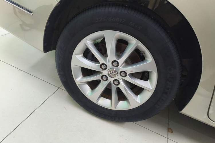 Used Buick GL8 2017 ES 28T Comfort Model China V Standard Right Rear Wheel Hub