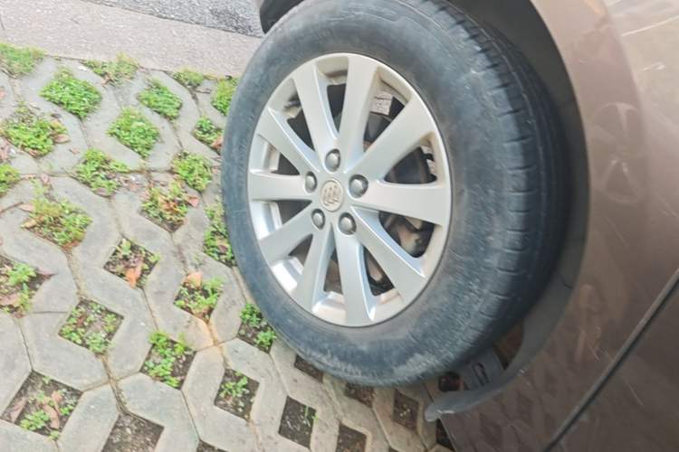 Used Buick GL8 2017 25S Prestige Version China V Standard Right Rear Wheel Hub