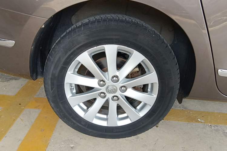 Used Buick GL8 2017 25S Prestige Version China V Standard Right Rear Wheel Hub