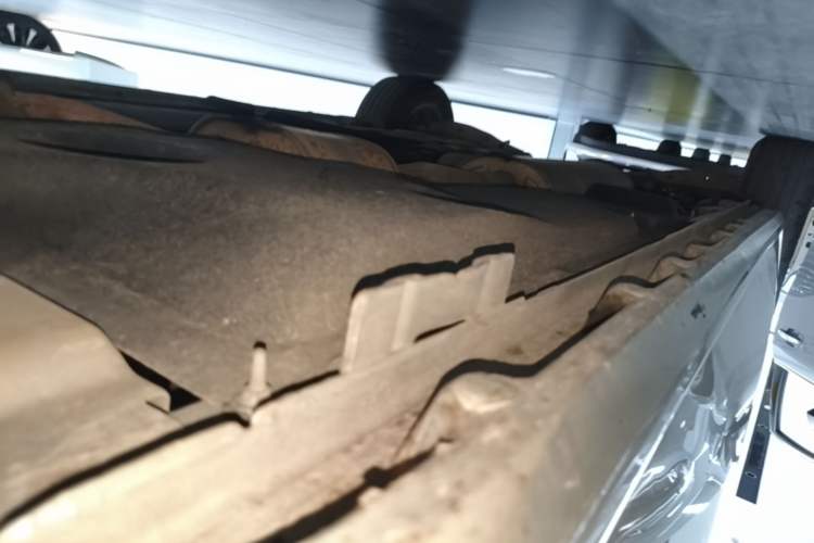 Used Buick GL8 2017 ES 28T Luxury Model China V Standard Right Side Sill