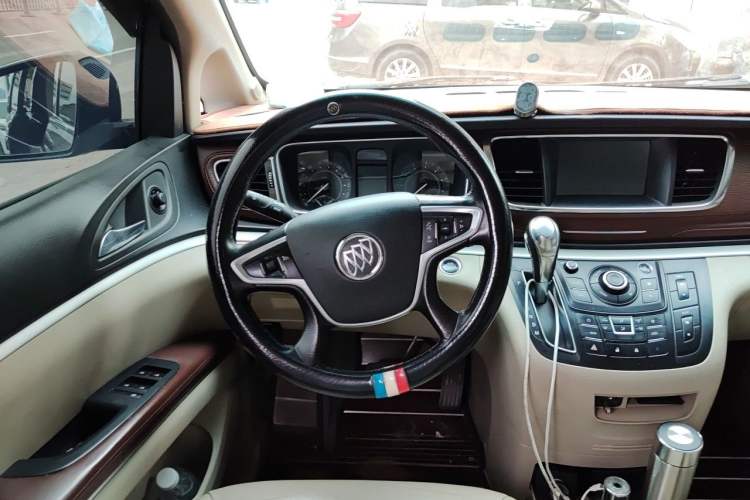 Used Buick GL8 2017 25S Luxury Version China V Standard Steering Wheel